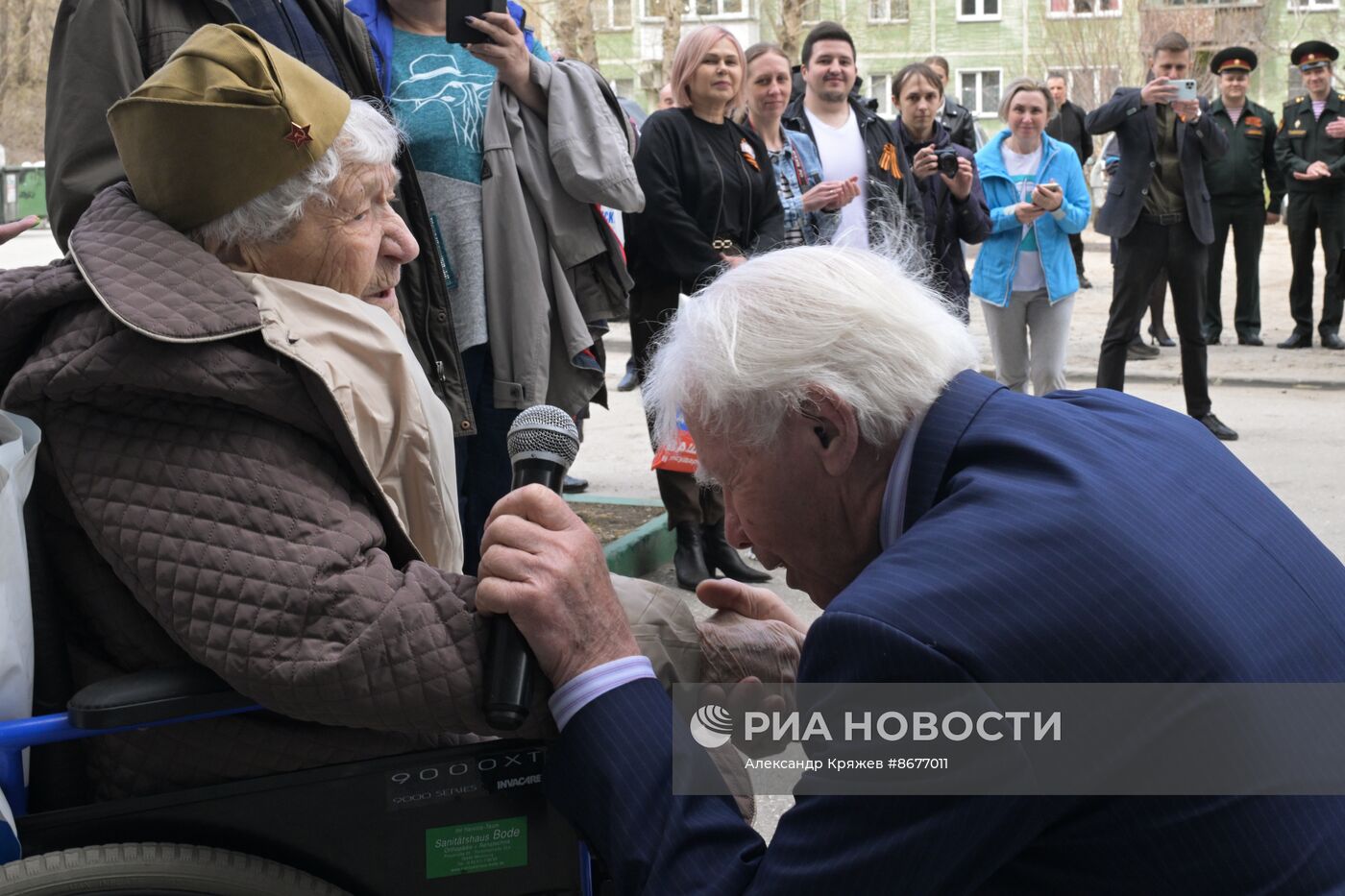 Поздравление ветеранов Великой Отечественной войны с Днём Победы