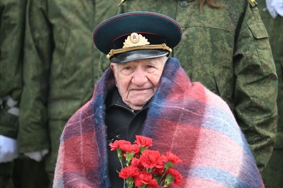 Акция "Парад у дома ветерана" в Казани