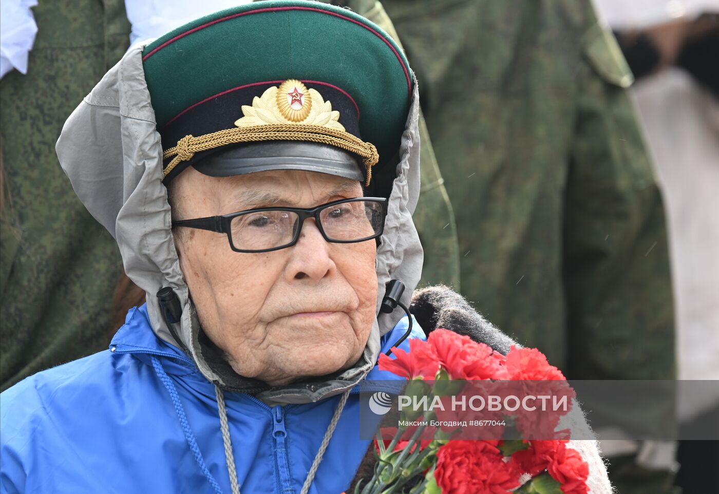 Акция "Парад у дома ветерана" в Казани