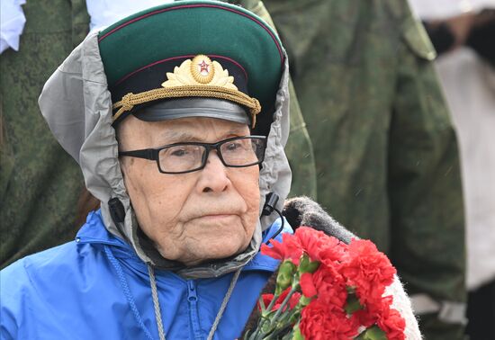 Акция "Парад у дома ветерана" в Казани