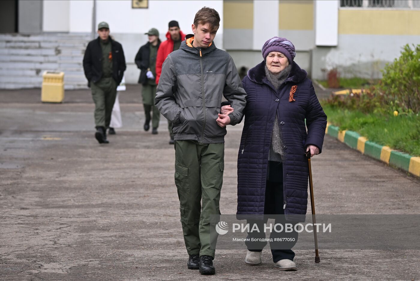 Акция "Парад у дома ветерана" в Казани