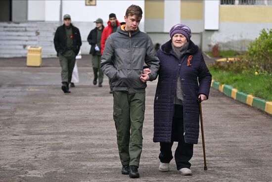 Акция "Парад у дома ветерана" в Казани