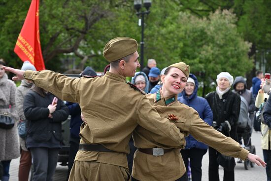 Акция "Парад у дома ветерана" в Казани
