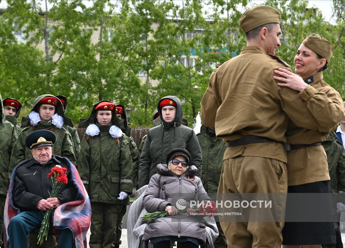 Акция "Парад у дома ветерана" в Казани