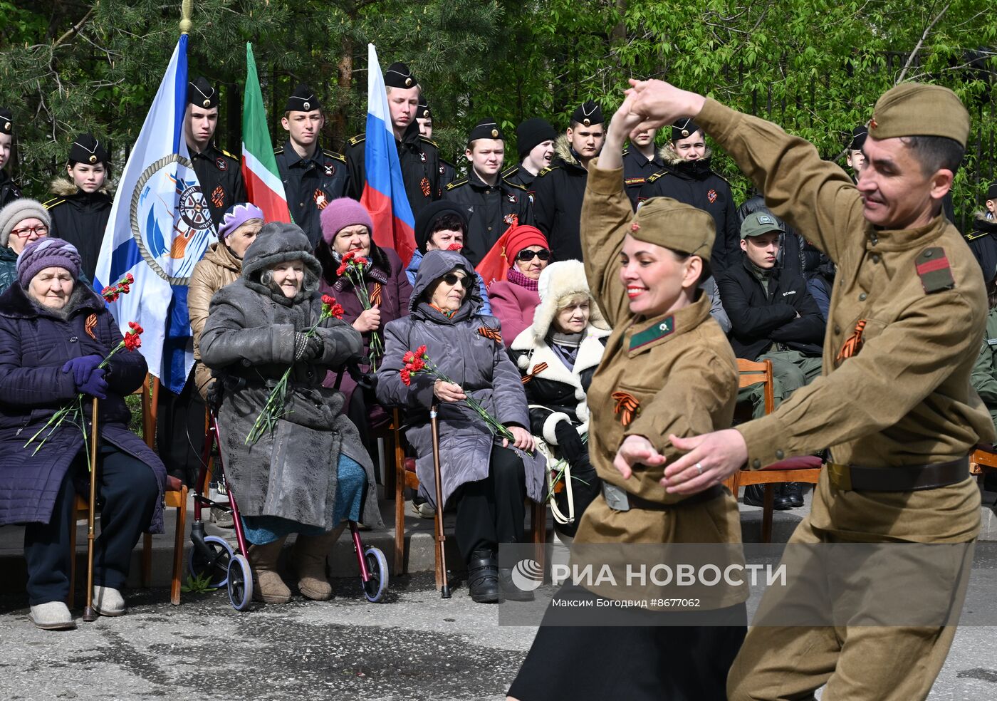 Акция "Парад у дома ветерана" в Казани