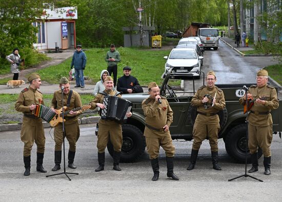 Акция "Парад у дома ветерана" в Казани