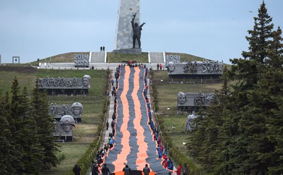 На мемориале "Саур-Могила" провели акции ко Дню Победы