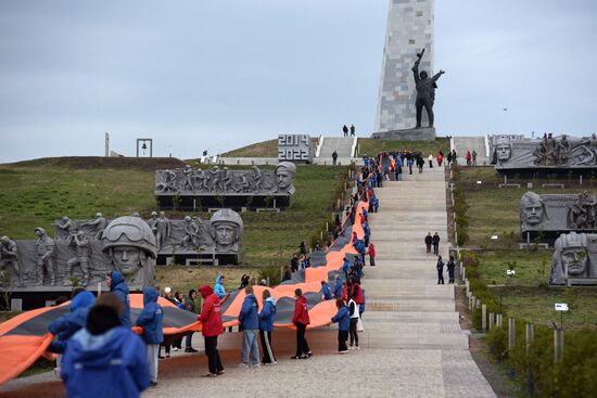 На мемориале "Саур-Могила" провели акции ко Дню Победы