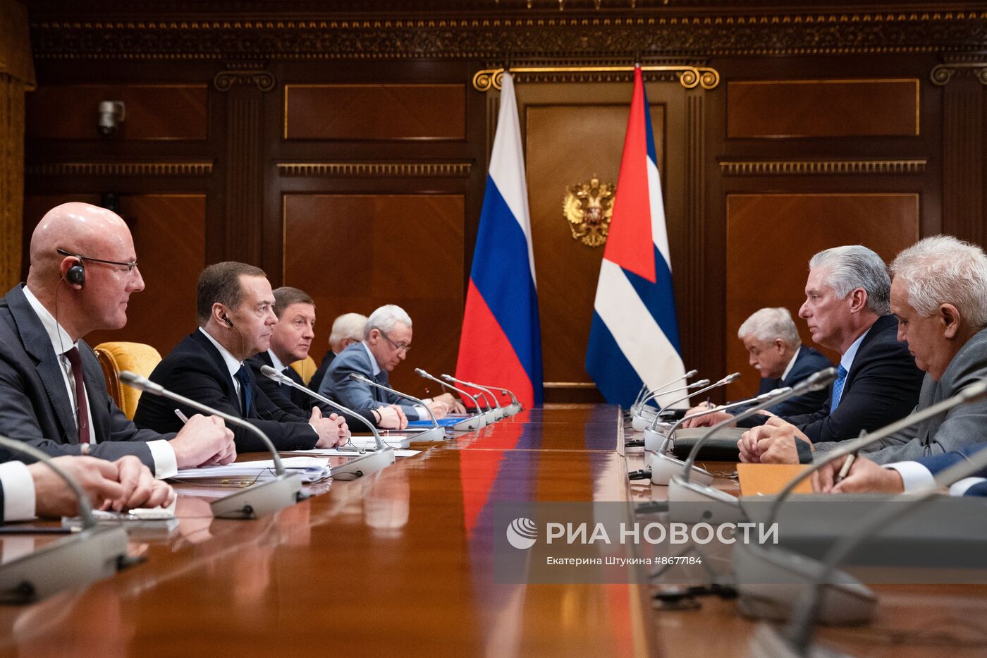 Встреча зампреда Совбеза Дмитрия Медведева с президентом Кубы Мигелем Диас-Канелем Бермудесом 