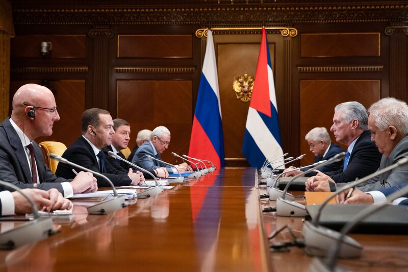 Встреча зампреда Совбеза Дмитрия Медведева с президентом Кубы Мигелем Диас-Канелем Бермудесом 
