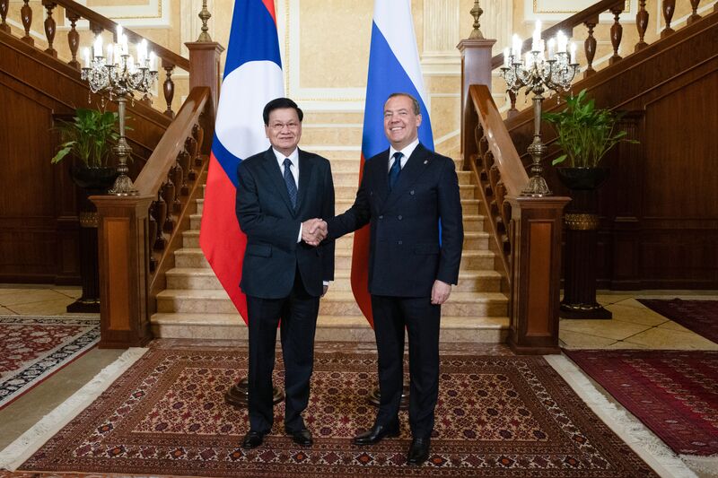Встреча зампреда Совбеза Дмитрия Медведева с президентом Лаоса Тхонглуном Сисулитом