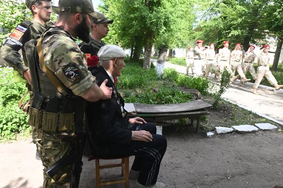 Поздравление ветеранов ВОВ в Луганске