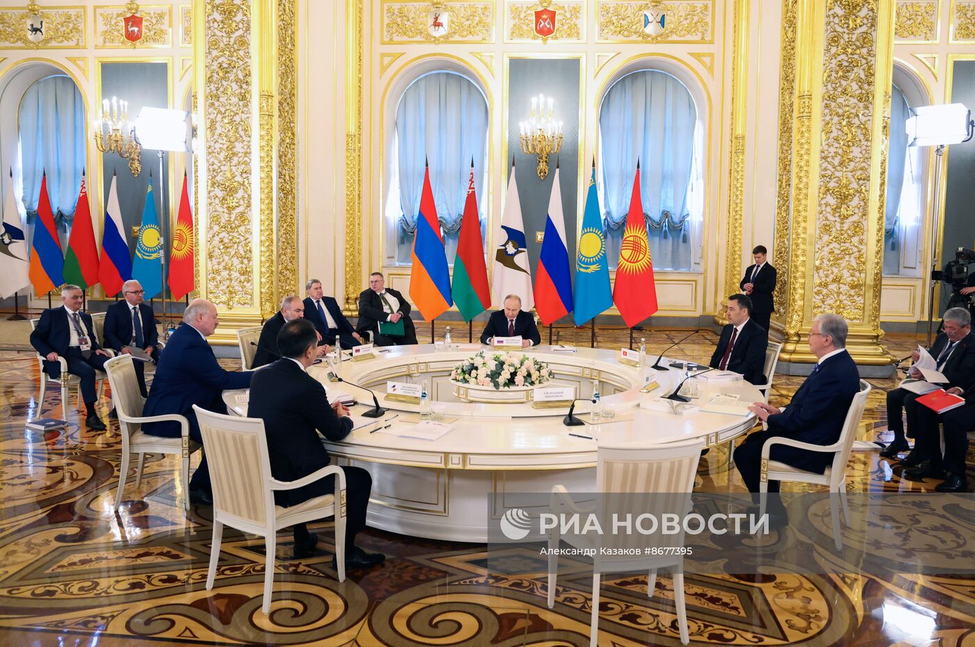 Президент России Владимир Путин принял участие в юбилейном саммите ЕАЭС в Москве