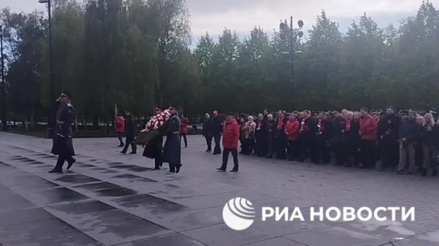 Депутаты КПРФ провели митинг-встречу с избирателями и возложили цветы к Могиле Неизвестного Солдата