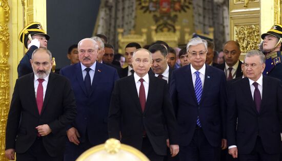 Президент России Владимир Путин принял участие в юбилейном саммите ЕАЭС в Москве