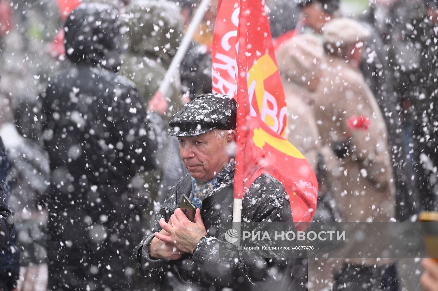 КПРФ возложила цветы к Могиле Неизвестного Солдата и к памятнику Маршалу Жукову