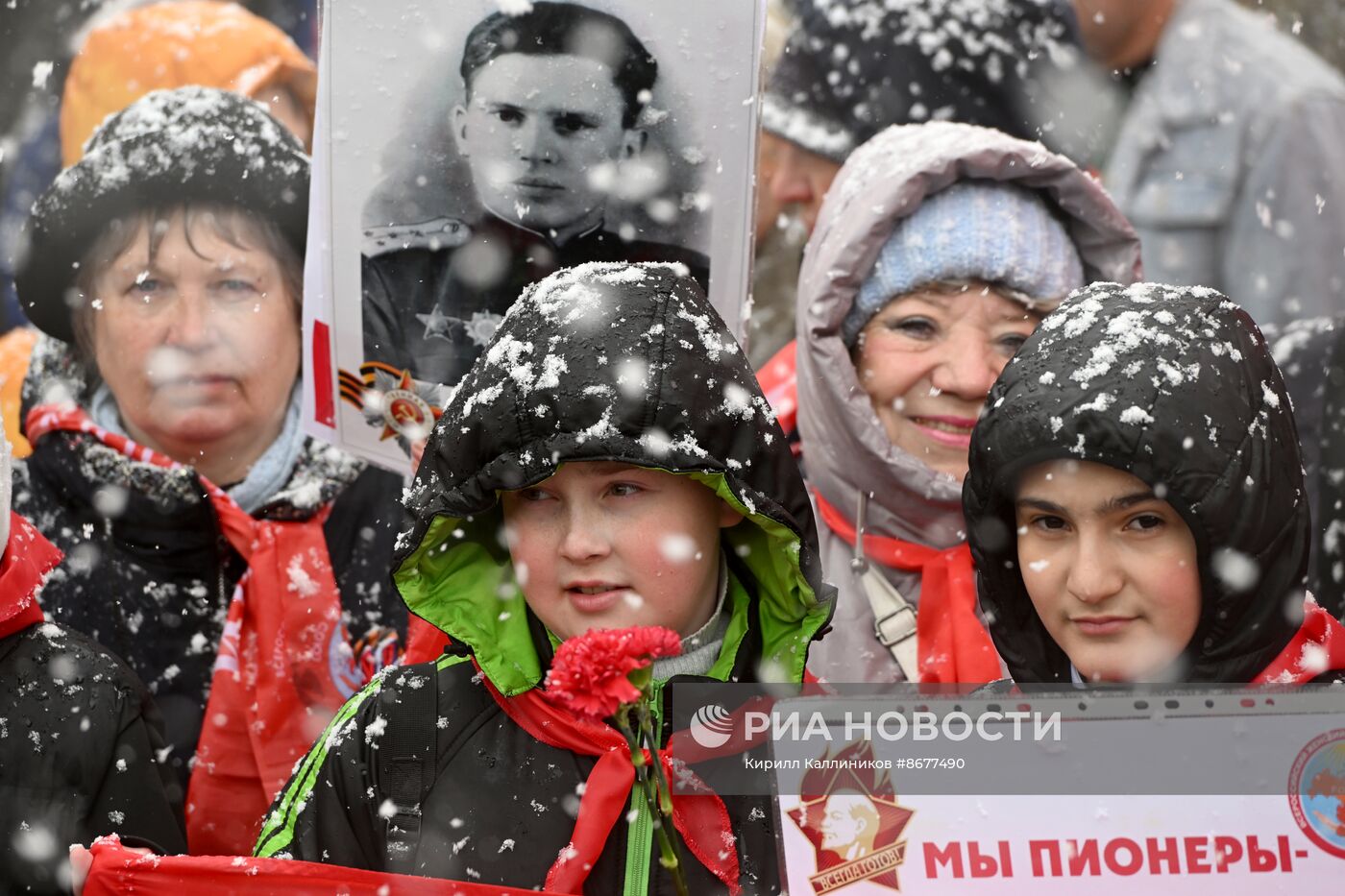 КПРФ возложила цветы к Могиле Неизвестного Солдата и к памятнику Маршалу Жукову