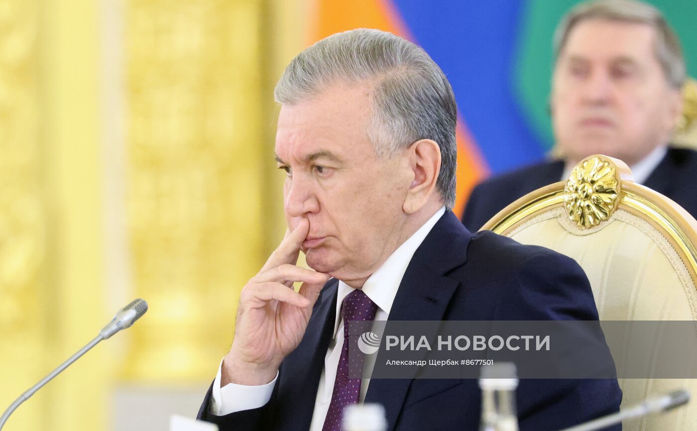 Президент России Владимир Путин принял участие в юбилейном саммите ЕАЭС в Москве