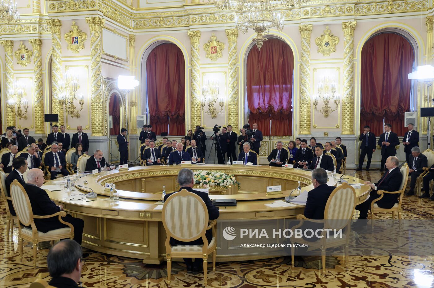 Президент России Владимир Путин принял участие в юбилейном саммите ЕАЭС в Москве