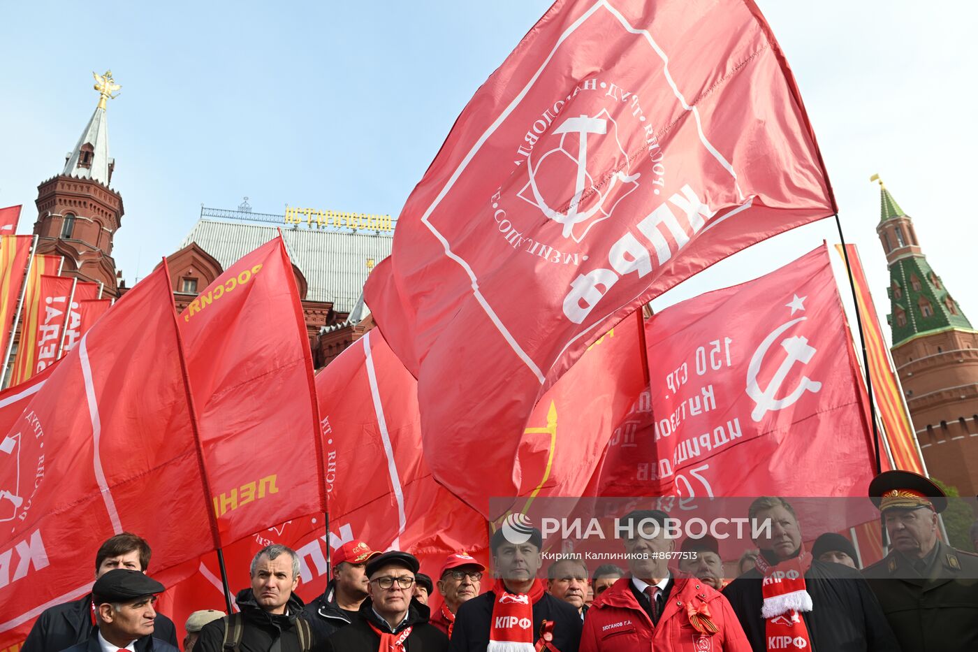 КПРФ возложила цветы к Могиле Неизвестного Солдата и к памятнику Маршалу Жукову