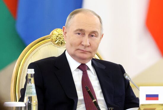 Президент России Владимир Путин принял участие в юбилейном саммите ЕАЭС в Москве
