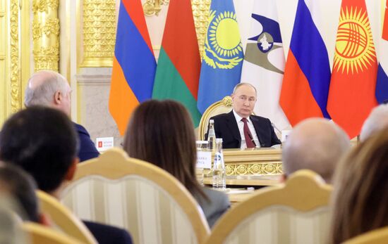 Президент России Владимир Путин принял участие в юбилейном саммите ЕАЭС в Москве