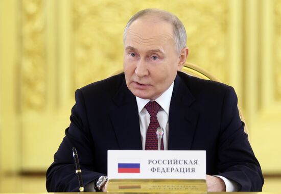 Президент России Владимир Путин принял участие в юбилейном саммите ЕАЭС в Москве