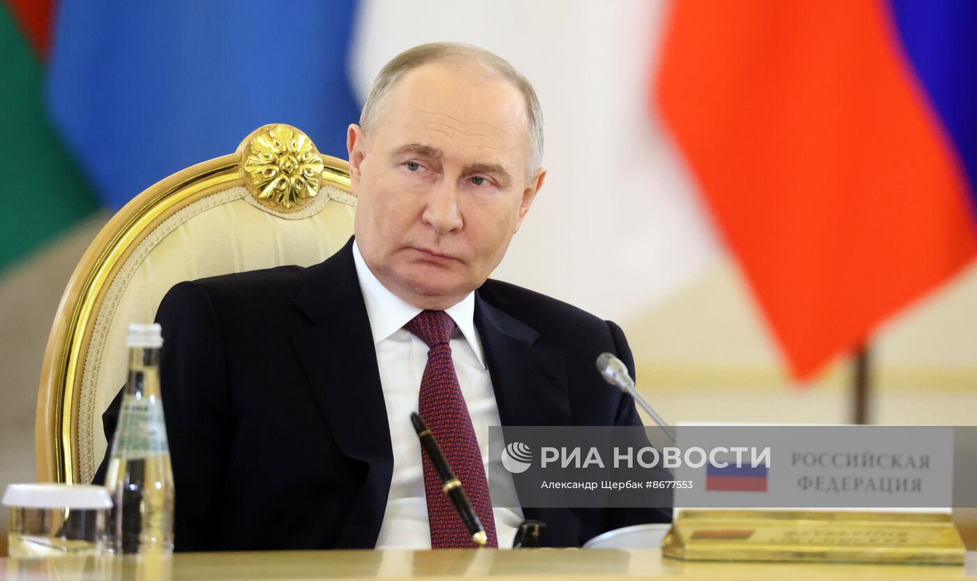 Президент России Владимир Путин принял участие в юбилейном саммите ЕАЭС в Москве
