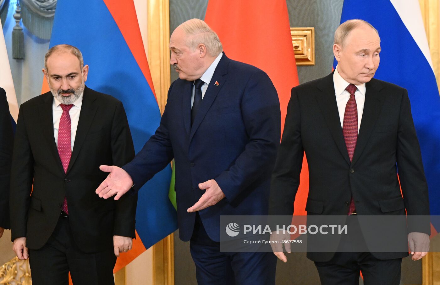 Президент России Владимир Путин принял участие в юбилейном саммите ЕАЭС в Москве