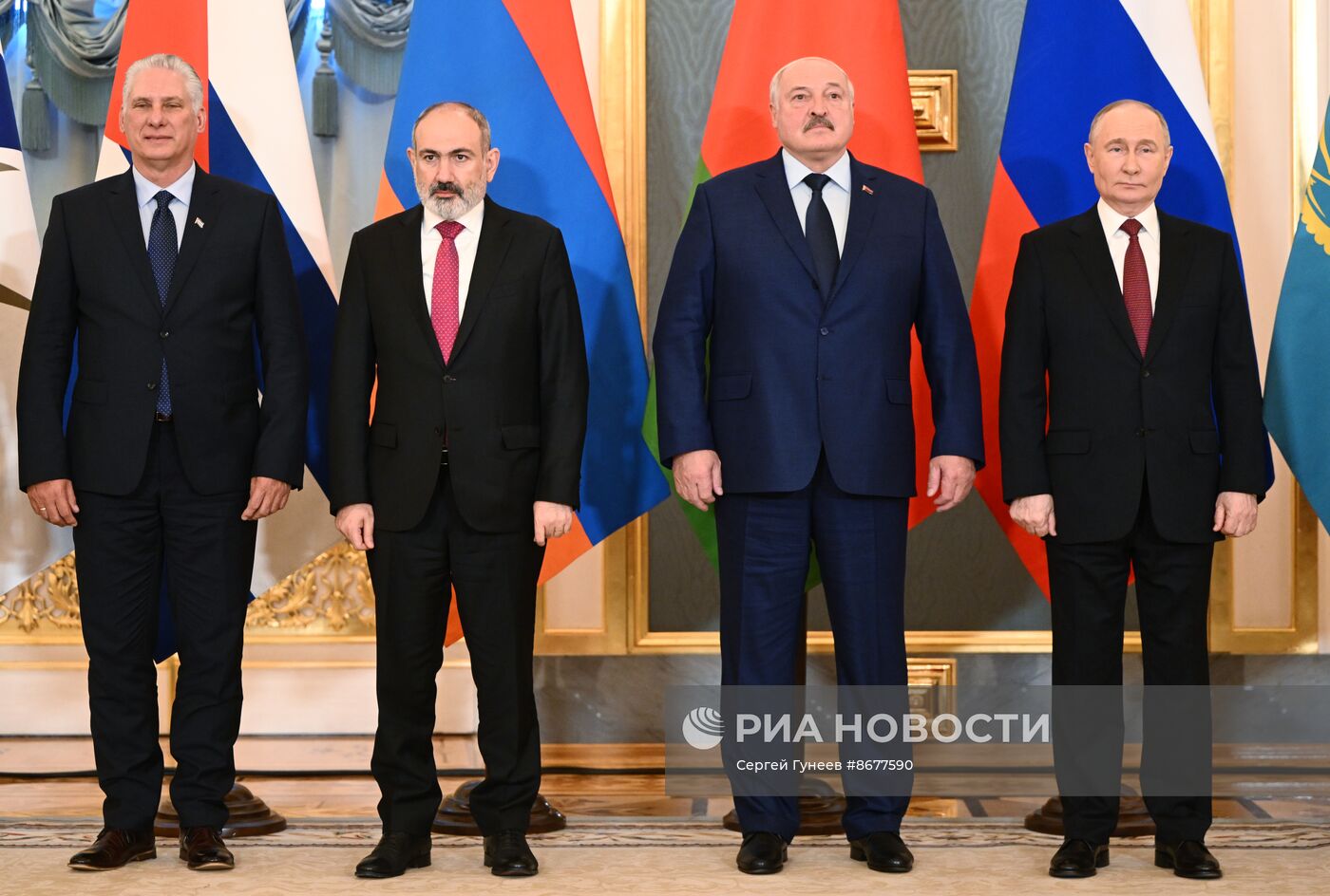 Президент России Владимир Путин принял участие в юбилейном саммите ЕАЭС в Москве