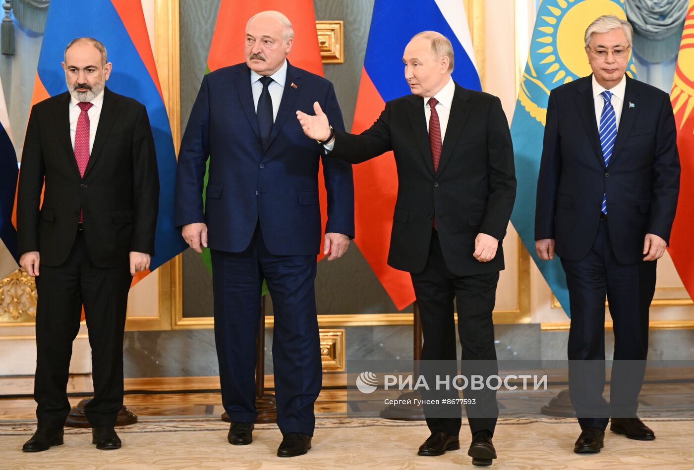 Президент России Владимир Путин принял участие в юбилейном саммите ЕАЭС в Москве