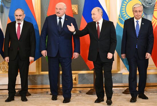 Президент России Владимир Путин принял участие в юбилейном саммите ЕАЭС в Москве