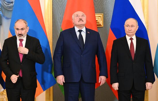 Президент России Владимир Путин принял участие в юбилейном саммите ЕАЭС в Москве