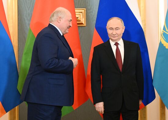 Президент России Владимир Путин принял участие в юбилейном саммите ЕАЭС в Москве