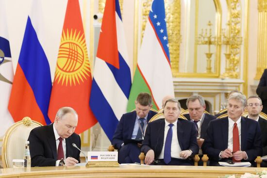 Президент России Владимир Путин принял участие в юбилейном саммите ЕАЭС в Москве