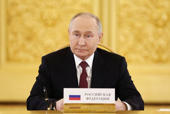 Президент России Владимир Путин принял участие в юбилейном саммите ЕАЭС в Москве