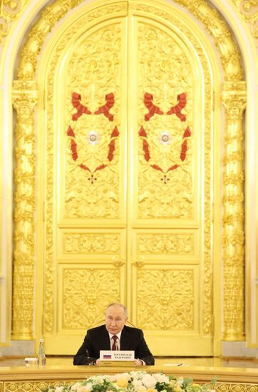 Президент России Владимир Путин принял участие в юбилейном саммите ЕАЭС в Москве