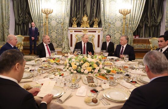 Президент России Владимир Путин принял участие в юбилейном саммите ЕАЭС в Москве