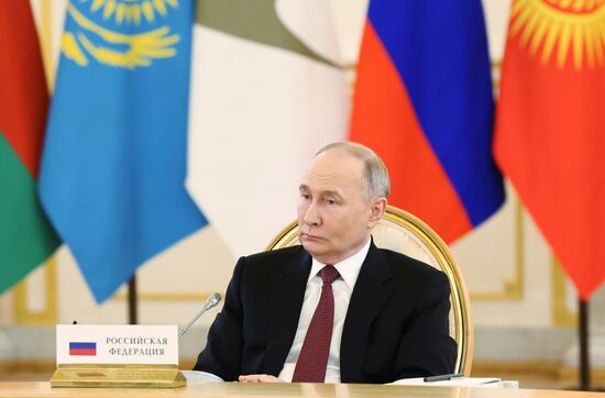 Президент России Владимир Путин принял участие в юбилейном саммите ЕАЭС в Москве