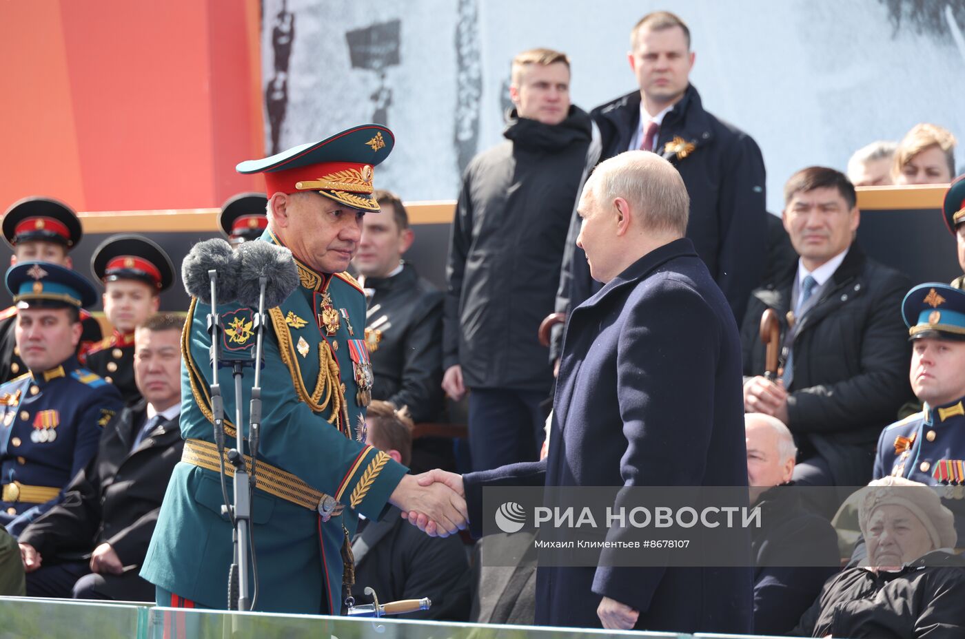 Президент Владимир Путин принял участие в параде Победы в Москве