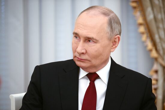 Президент Владимир Путин провел встречу с командирами подразделений, участвующих в СВО
