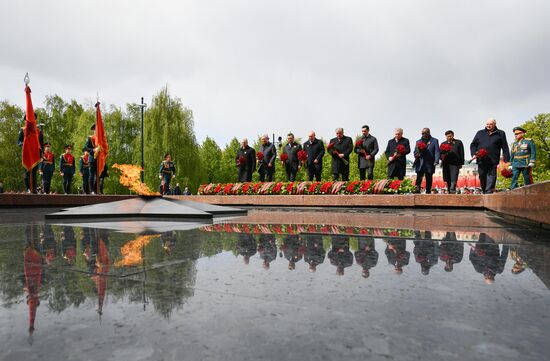 Президент Владимир Путин возложил цветы к Могиле Неизвестного Солдата