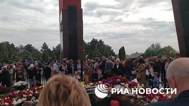 Сотни жителей Кишинева пришли к мемориальному комплексу "Вечность"