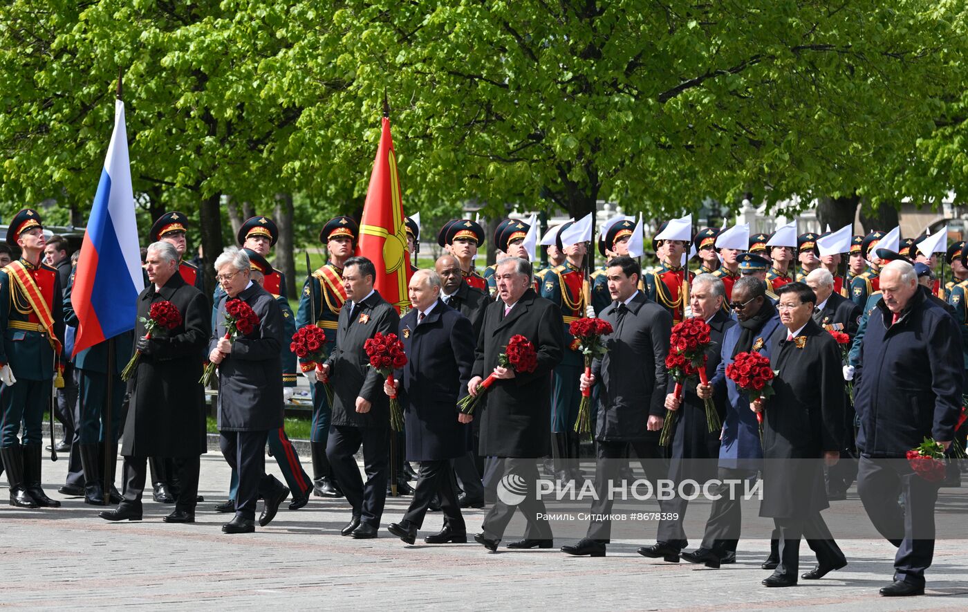 Президент Владимир Путин возложил цветы к Могиле Неизвестного Солдата