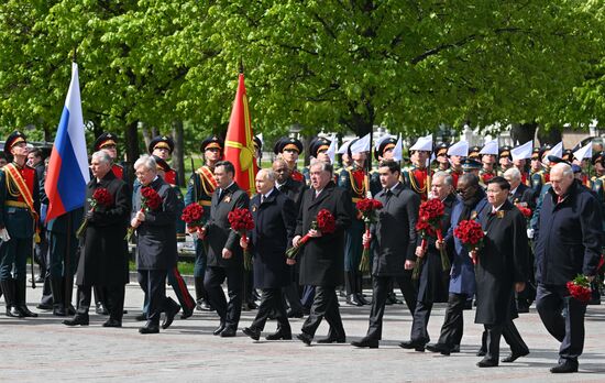 Президент Владимир Путин возложил цветы к Могиле Неизвестного Солдата