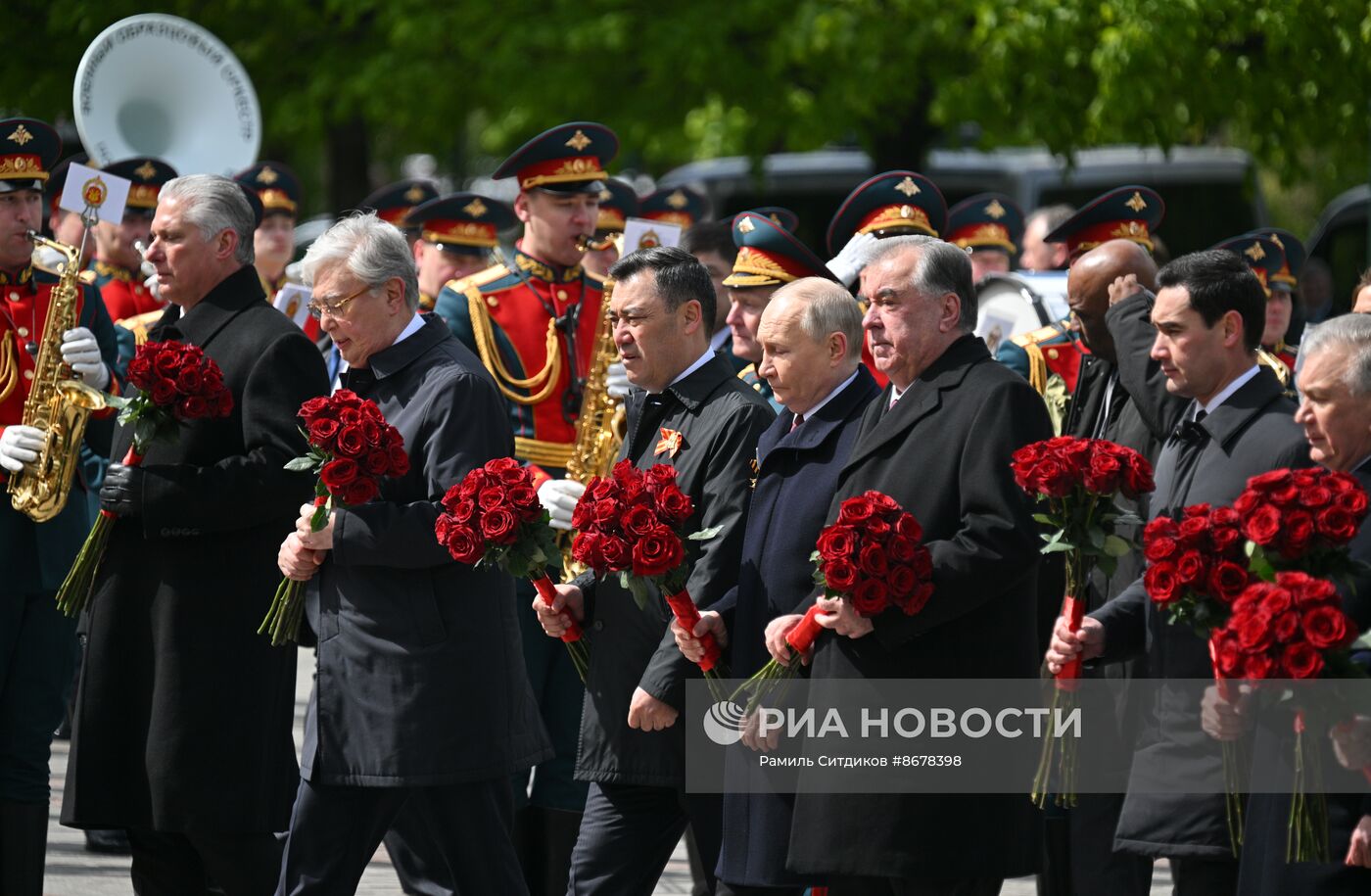 Президент Владимир Путин возложил цветы к Могиле Неизвестного Солдата