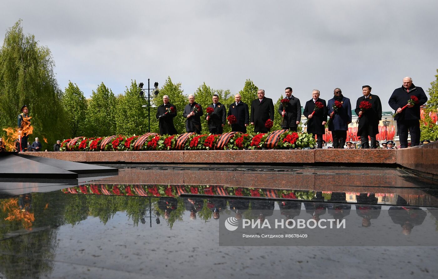 Президент Владимир Путин возложил цветы к Могиле Неизвестного Солдата