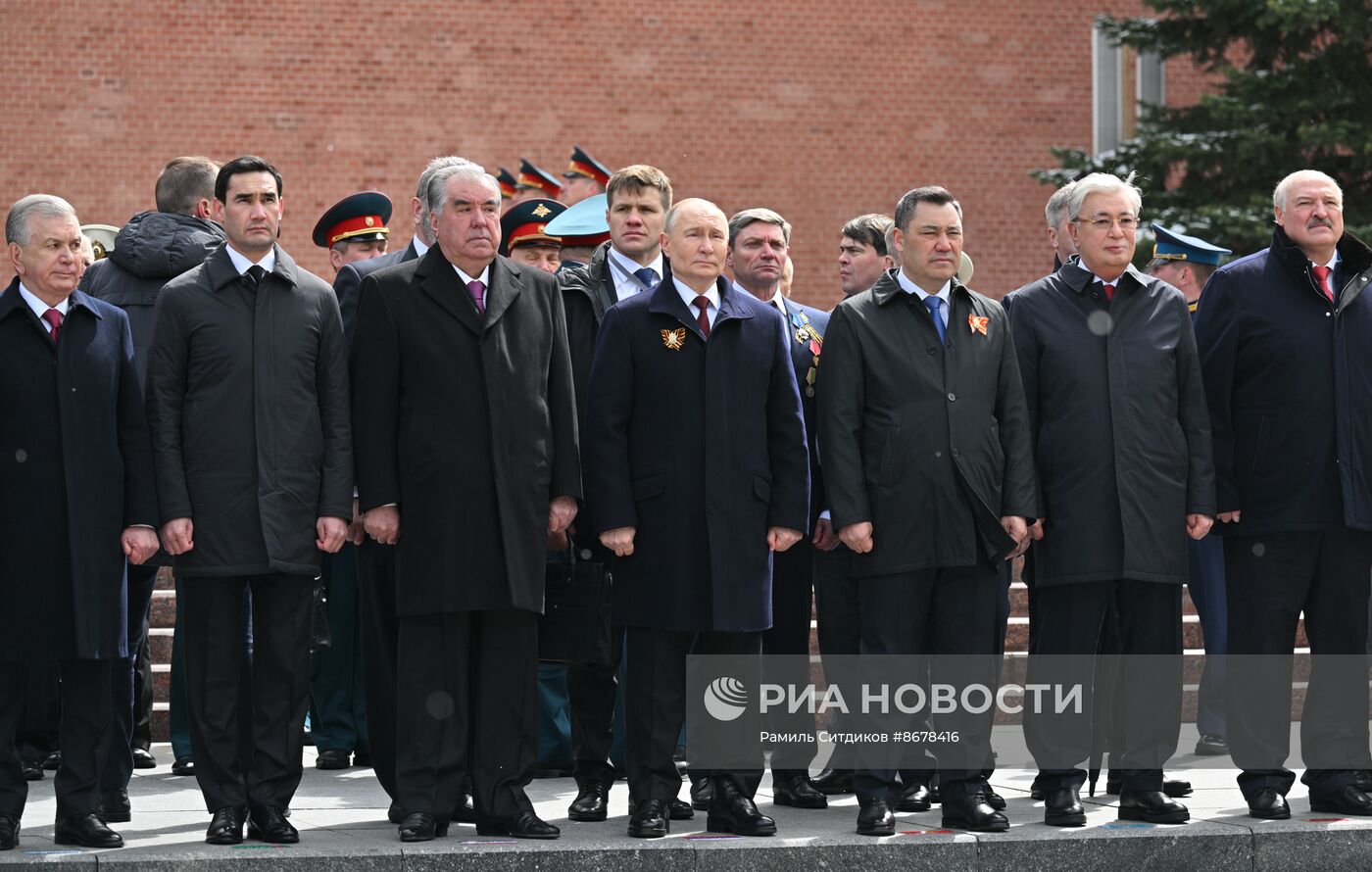 Президент Владимир Путин возложил цветы к Могиле Неизвестного Солдата