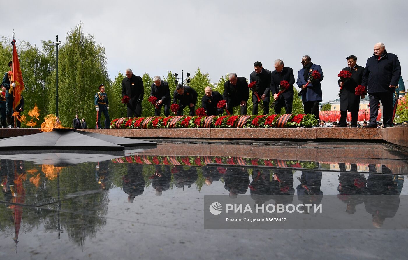 Президент Владимир Путин возложил цветы к Могиле Неизвестного Солдата