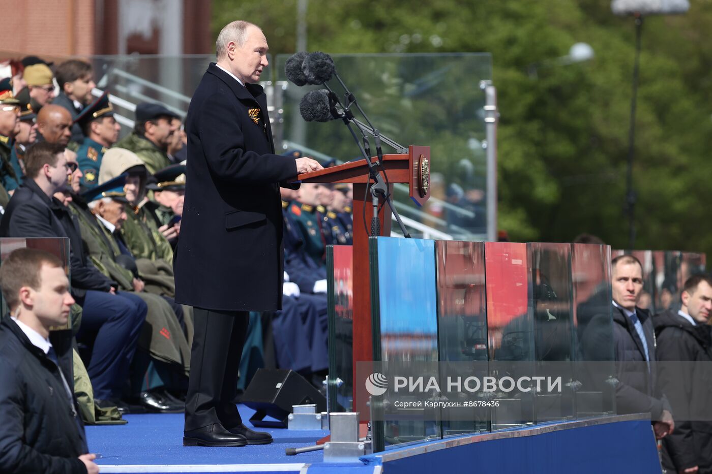 Президент Владимир Путин принял участие в параде Победы в Москве